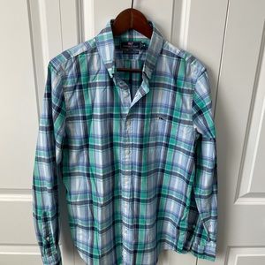 Vineyard vines button down shirt